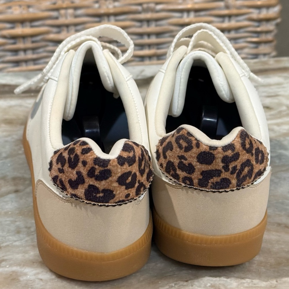 Women’s DOLCE VITA triple strap leopard sneakers- Size 8.5 - Picture 3 of 7